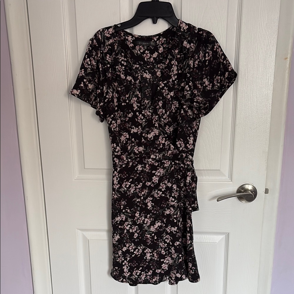 Dynamite Black and White Flutter Sleeve Mini Dress size M